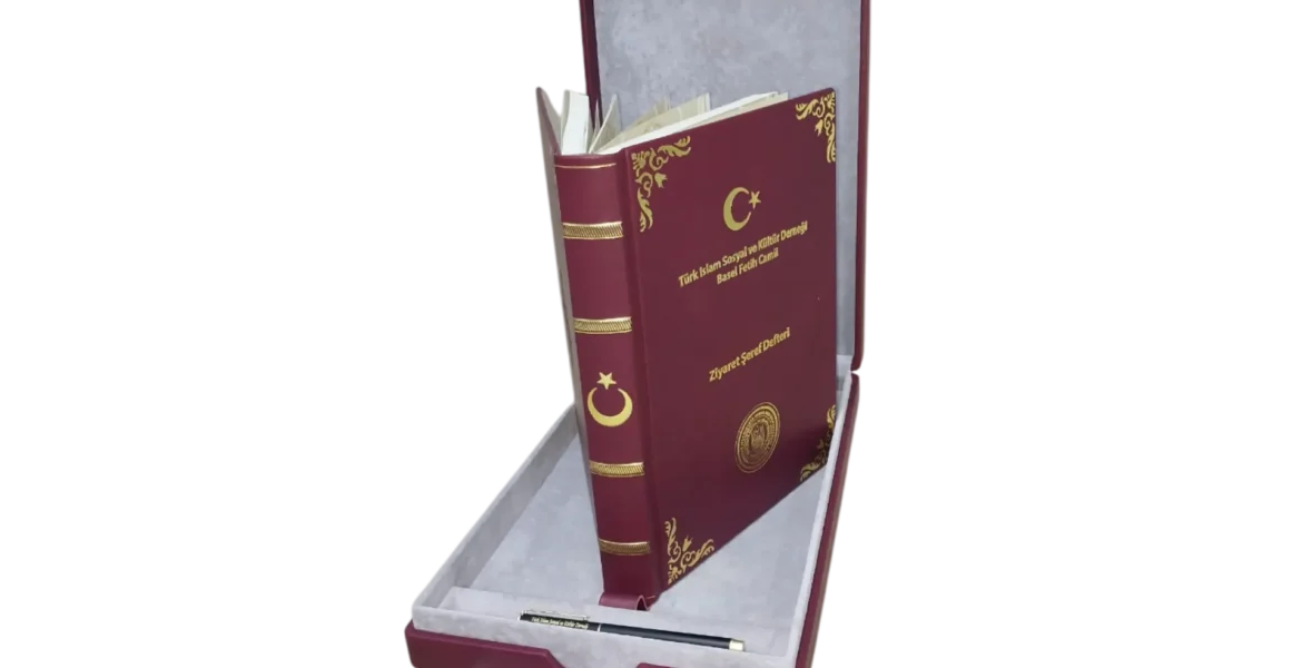 Kırmızı Kutulu Ziyaret Defteri