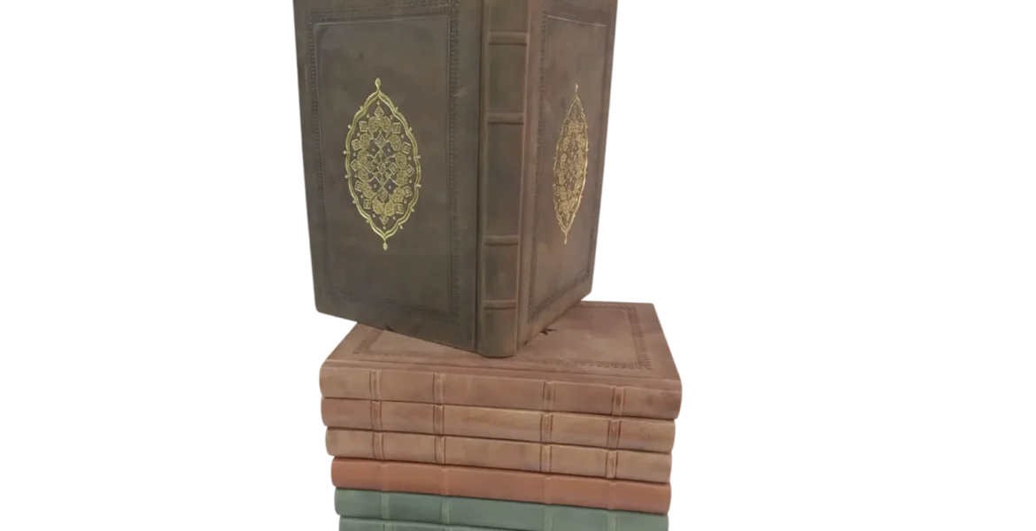 Klasik Tarz Kahverengi Tınları Ve Yaldızlı